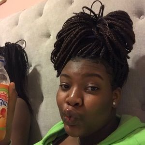 Meet your Posher, Olivia